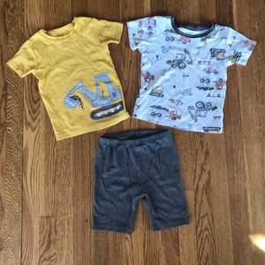 Bundle of boys Carter's pajamas, size 5